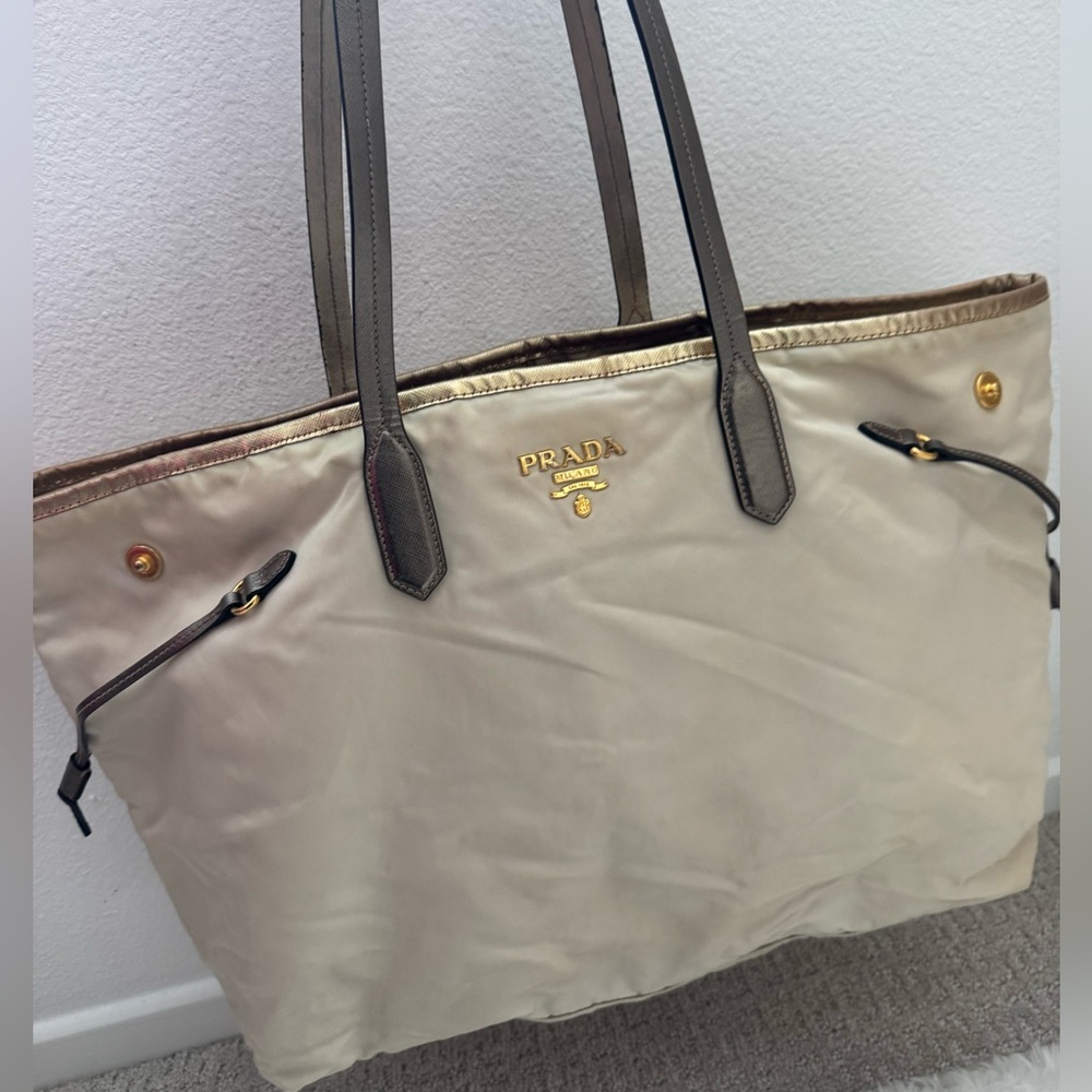 🛑 SOLD 🛑 Prada Tessuto Nylon Tote (NEVERFULL Style MM size)